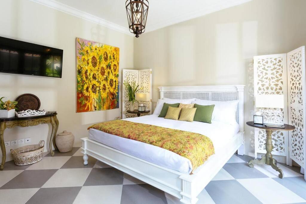 Villa Kayan - Gorgeous 2br Gem, Fabulous Location Steps From Restaurants, Cafes And Shopping Seminyak (Bali)