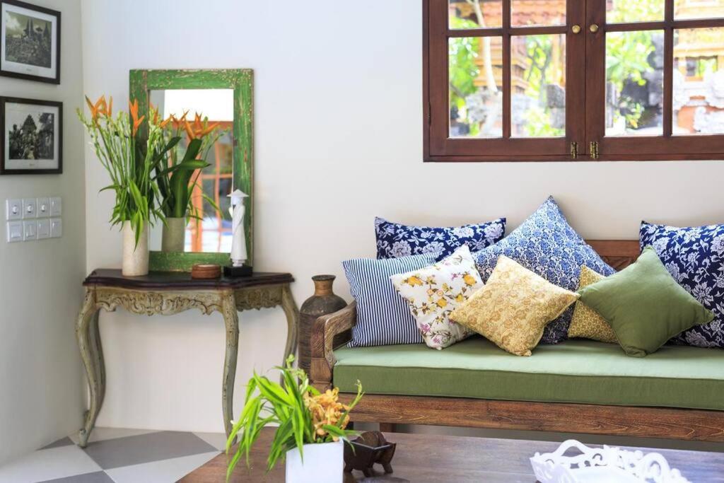 Kayan - Gorgeous 2br Gem, Fabulous Location Steps From Restaurants, Cafes And Shopping